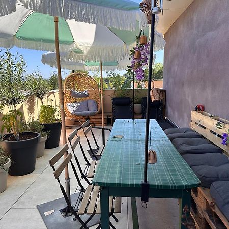Joli Studio Le Clos D'Aix Avec Grande Terrasse Piscine Et Parking Gratuit 普罗旺斯地区艾克斯 外观 照片